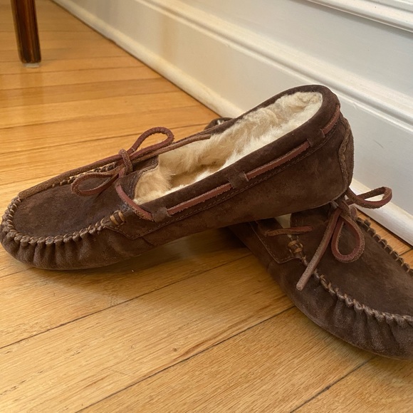 New UGG moccasin slippers - Picture 2 of 4